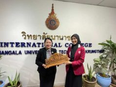 Ukiran Jepara Pukau Dekan International College RMUTK Thailand