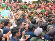 Debat Pilkada Kudus Diwarnai Kericuhan, Massa Pendukung Saling Lempar