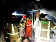 Rumah Gudang Peralatan Listrik Ludes Terbakar rumah gudang