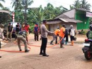Bersihkan Endapan Lumpur Banjir, Memakai Bantuan Mobil Brandweer
