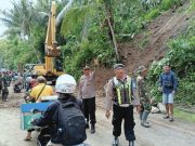 Jalan Sempor-Banjarnegara Kembali Normal, Material Longsor Disingkirkan