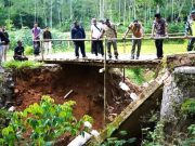 Gedung Sekolah Terancam Ambruk, Jembatan Putus Diterjang Banjir