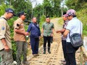 Bencana Tanah Longsor Merusak Rumah Warga dan Jembatan