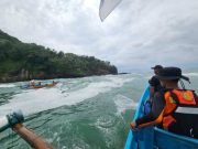 Pemancing Warga Brebes Hilang Disapu Ombak di Pantai Sawangan