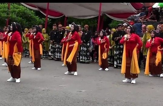 Replika Barongan dan Tari Tayub Kolosal Meriahkan Kirab Budaya Hari Jadi Blora