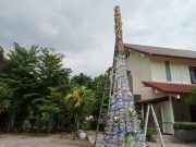 Pohon Natal dari Galon Air Menghiasi Halaman GKJ Purwodadi