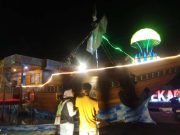 Pos Terpadu Natal-Tahun Baru Berbentuk Kapal Bajak Laut Jadi Daya Tarik Warga