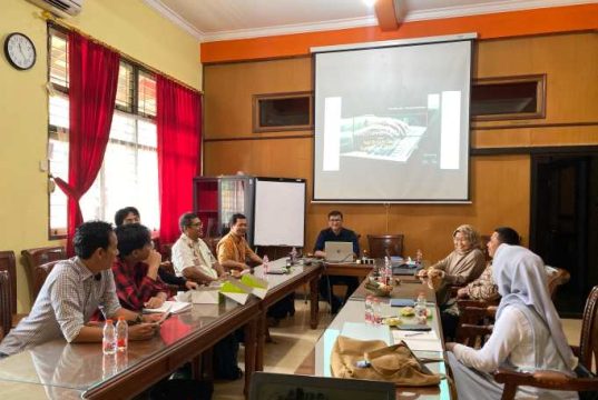Penulis Tionghoa Alex Cheung Berbagi Illmu Menulis Buku kepada Mahasiswa Sejarah