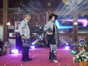 Fashion Show Kain Khas Jepara, Edy Supriyanta Kenakan Baju Karya Siswa SMKN 2 Jepara