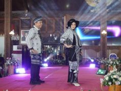 Fashion Show Kain Khas Jepara, Edy Supriyanta Kenakan Baju Karya Siswa SMKN 2 Jepara