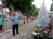 Pohon Natal Dipajang Berjajar di Depan Gereja Katolik HYMK Purwodadi