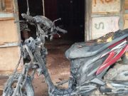 Bukan Hanya Ditembak, Motor Guru Madrasah Itupun Hangus Dibakar