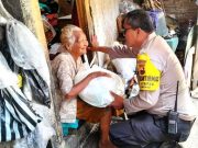 Rutin Sisihkan Sebagian Uang Gaji untuk Bantu Kaum Duafa