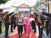 AKBP Eka Baasith Syamsuri Disambut Pedang Pora di Polres Kebumen