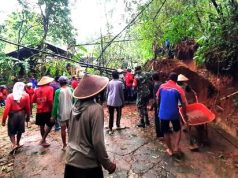 Akses Jalan Desa Terputus, Tertimbun Material Bencana Tanah Longsor