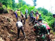 Jalan Wonogiri-Pacitan Tertimbun Material Bencana Tanah Longsor