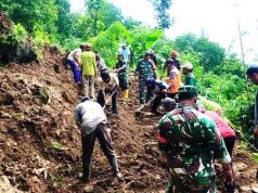 Jalan Wonogiri-Pacitan Tertimbun Material Bencana Tanah Longsor