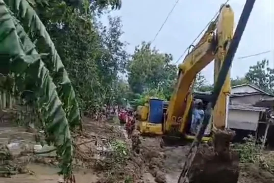 50 Rumah Rusak 11 Hilang di Desa Baturagung, Kades Batalkan Acara Wisuda Pilih Tangani Banjir