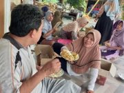 Bantu Warga Terdampak Banjir, Emak-emak Dirikan Dapur Umum Mandiri