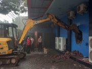 Kebakaran Karaoke Happy Kota Tegal, Datangkan Mini Excavator dan Crane