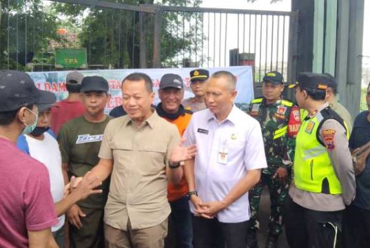 Sam’ani Perintahkan Dinas PKPLH dan PUPR Tangani Sampah TPA Tanjungrejo dalam Dua Hari