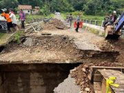 Pemkab Batang Perbaiki Jembatan Amblas di Kali Kupang Penghubung Tiga Desa
