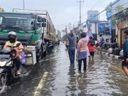 Jalan Jensoed Batang Tergenang, Warga Berinisiatif Atur Lalin