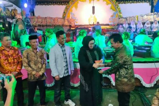 Anggota DPR RI Sriyanto Saputro Syukuran di Sragen, Bagikan Buku ‘Melawan Politik Wani Piro’