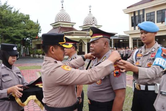Tidak Ada Catatan Pelanggaran, Tiga Personel Polres Grobogan Ini Mendapatkan Kenaikan Pangkat Pengabdian