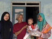 Tim Pengabdian Pada Masyarakat Terpadu Unimma Beri Makanan Tambahan Balita di Dusun Bugel Unimma