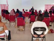 Tim PKM USM Beri Pelatihan Kekuatan Atasi Nyeri Lutut