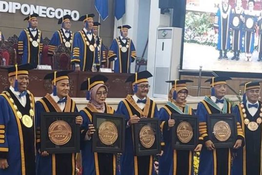 Dewan Penasihat Universitas Semarang Dikukuhkan Jadi Guru Besar Undip