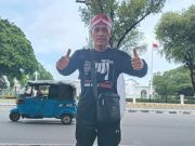 Aksi Pejalan Kaki Jepara-Jakarta Sampai di Depan Istana, Lutfi: Yakin, Presiden akan Menemui Saya!