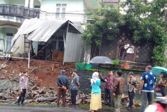 Curah Hujan Tinggi, Kapolsek Tahunan Ajak Warga Waspada