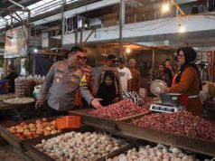 Polres Kebumen Pantau Harga Bahan Pokok di Pasar Tumenggungan