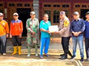 Rumah Warga Rusak Tertimpa Pohon Tumbang
