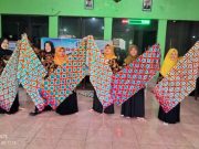 Tingkatkan Kreativitas, TP PKK Desa Kuanyar Praktik Pembuatan Batik Shibori