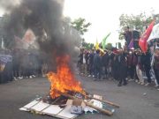 Demo Indonesia Gelap, Mahasiswa Kudus Paksa Wabup Bellinda Turun ke Jalan
