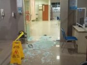 Persipur Kalah Lawan Persebi, Suporter Ngamuk Rusak Pintu Kaca RS Panti Rahayu