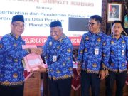 Pj Bupati Kudus Serahkan SK Pensiun, Dorong Inovasi Program Pasca-Pensiun