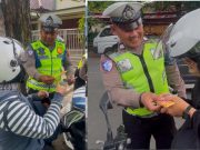 Satlantas Polres Grobogan Gelar Operasi Keselamatan Lalu Lintas, Bagikan Coklat untuk Pengendara