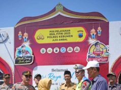 Tinjau Posko Terpadu, Bupati Kebumen Bagikan Paket Sembako