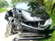 Tabrakan Dua Mobil, Tiga Orang Mengalami Luka Berat dan Ringan