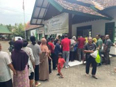 Antrean Warga Mengular di Pasar Murah Perum Perhutani Purwodadi