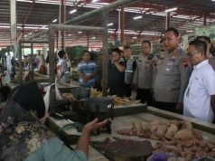 Kapolres Blora dan Aparat Gabungan Cek Harga di Pasar Sidomakmur Jelang Ramadan