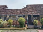 Miris, Baru Diperbaiki Atap SD 2 Purwosari Kudus Ambrol Lagi