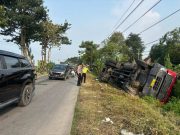 Truk Bermuatan Susu Krimer Terguling, Jalur Purwodadi-Semarang Sempat Macet