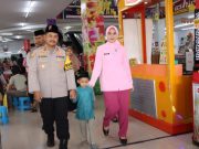 Tradisi Ramadan Polres Grobogan, Ajak Anak Yatim Belanja Baju Lebaran