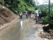 Sempat Tertutup Tanah Longsor, Jalan Wonosroyo-Watumalang Kini Sudah Bisa Dilewati