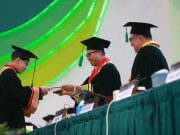 Buya Yahya Raih Gelar Sarjana di Psikologi Unissula